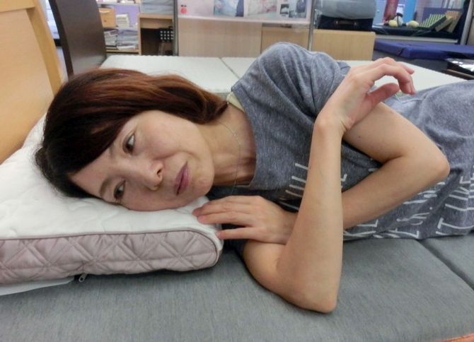 お店でオーダー枕を作ったときは首にフィットしていたのですが、家で実際にオーダー枕で寝たら少ししっくり来ないのですが、どうしたら？