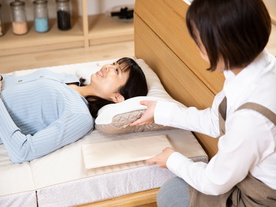 ヤワタヤ寝具店ではオーダー枕を作る際に「頭圧分散」を意識しています。