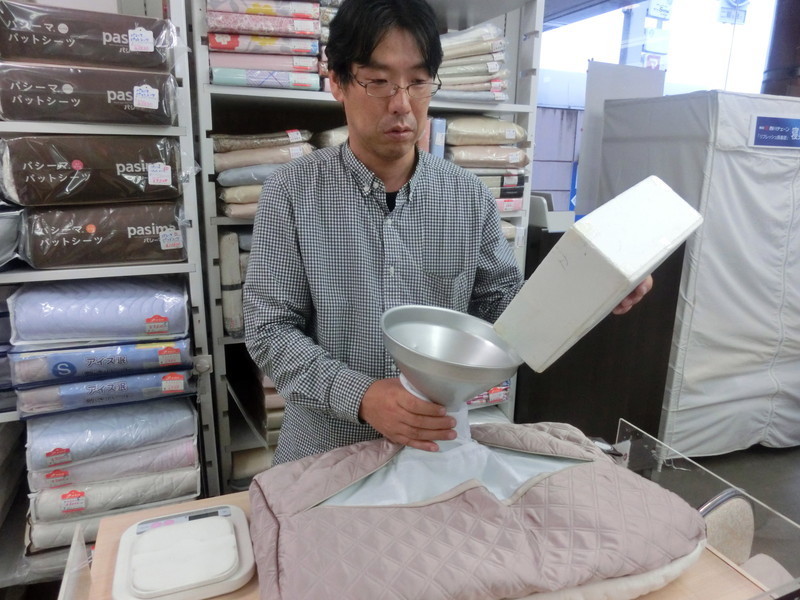 イージーオーダー枕は完全オーダー枕と同じように高さ調整をしてくれるのですか？